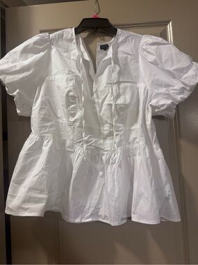 torrid White Peplum Puff Sleeve V-Neck Top